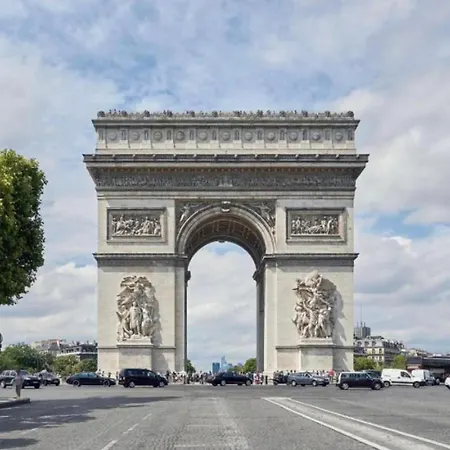 Champs Elysees Apartment *